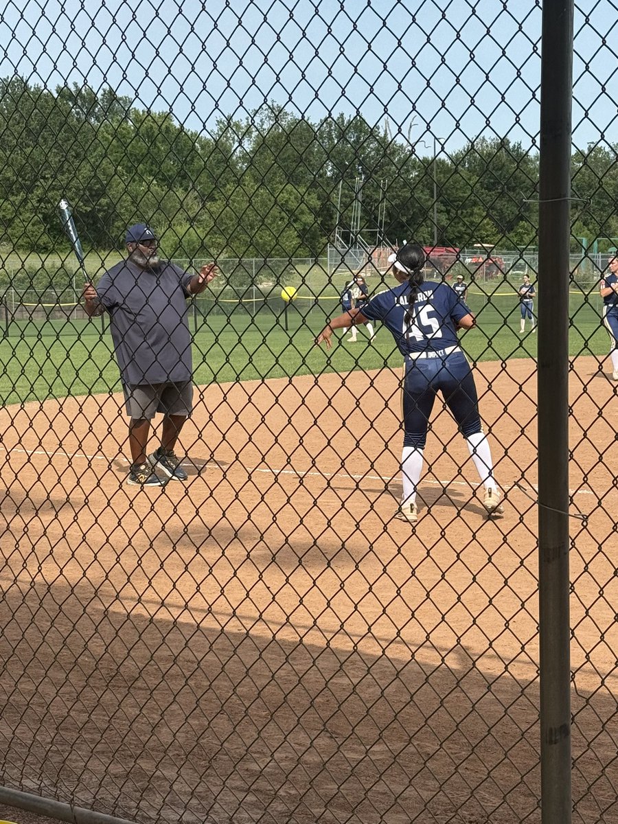 lilycalderon_06's tweet image. It’s hard to believe this is my last season playing for coach @KcJackson00 thankful for this man, for over 4 years of lessons and learning valuable skills and knowledge about the sport. Thanks Coach
- aka Mike
@IG_Jackson18u