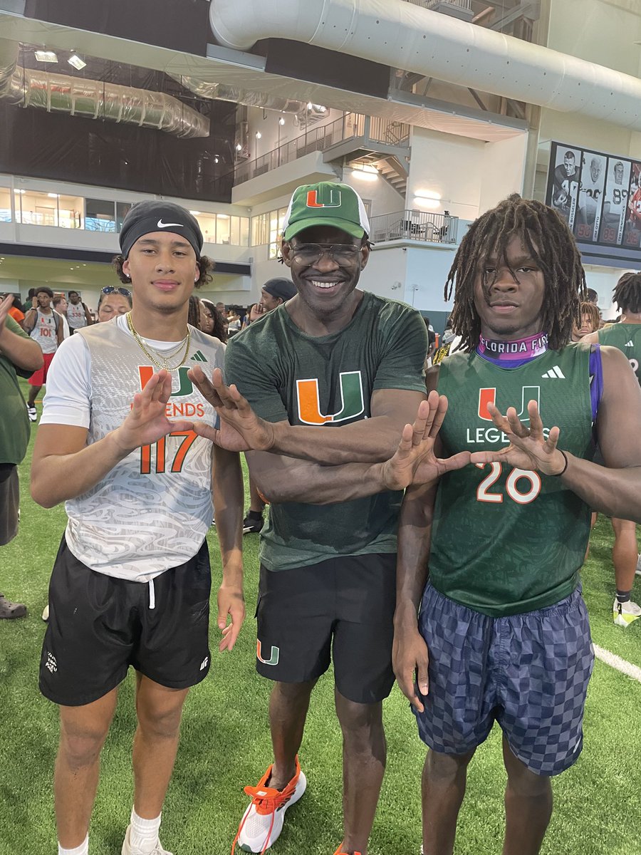 SmsRory's tweet image. Had a great time at the University of Miami's legends camp. I wanna thank @CoachWillHarris and all the other UM coaches and alumni ,I'm looking forward to coming back #AGTG #GoCanes @JerryRecruiting
@EraPrep
@coachjhux23 @cjhetherman @GatorsPbg @najitobias @RayfieldDixon