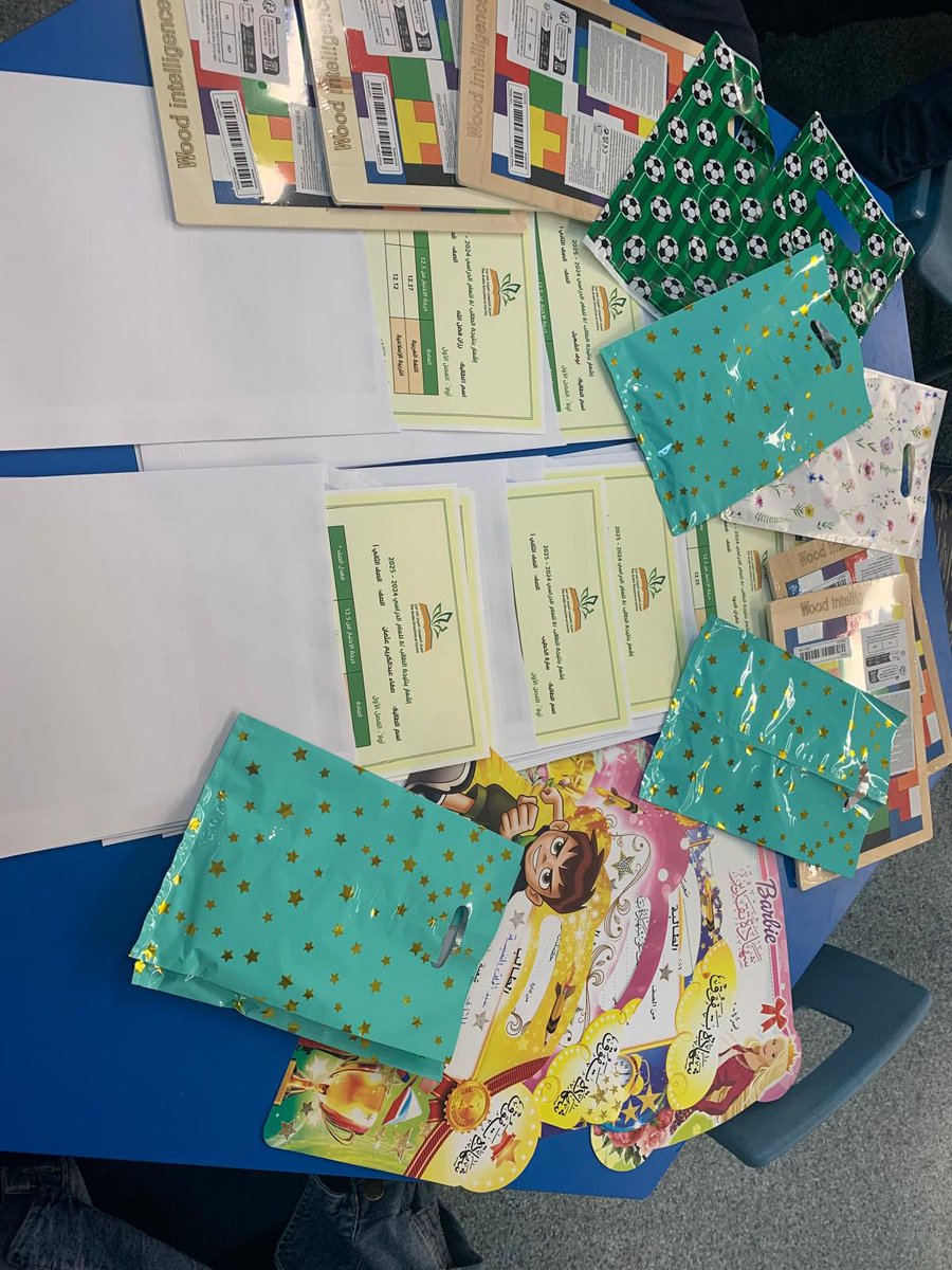 LeedsAEC's tweet photo. 🎉 اختتم ⁧المركز_التعليمي_في_ليدز⁩ العام الدراسي باحتفالية جميلة!
تخلل اليوم الأخير ألعاب ممتعة مثل الـ باونسي كاسل، وتوزيع الشهادات والهدايا على طلابنا الأعزاء 👩‍🎓👨‍🎓
شكرًا لكل من ساهم في إنجاح هذا العام 💙 https://t.co/fMzNHQImnV