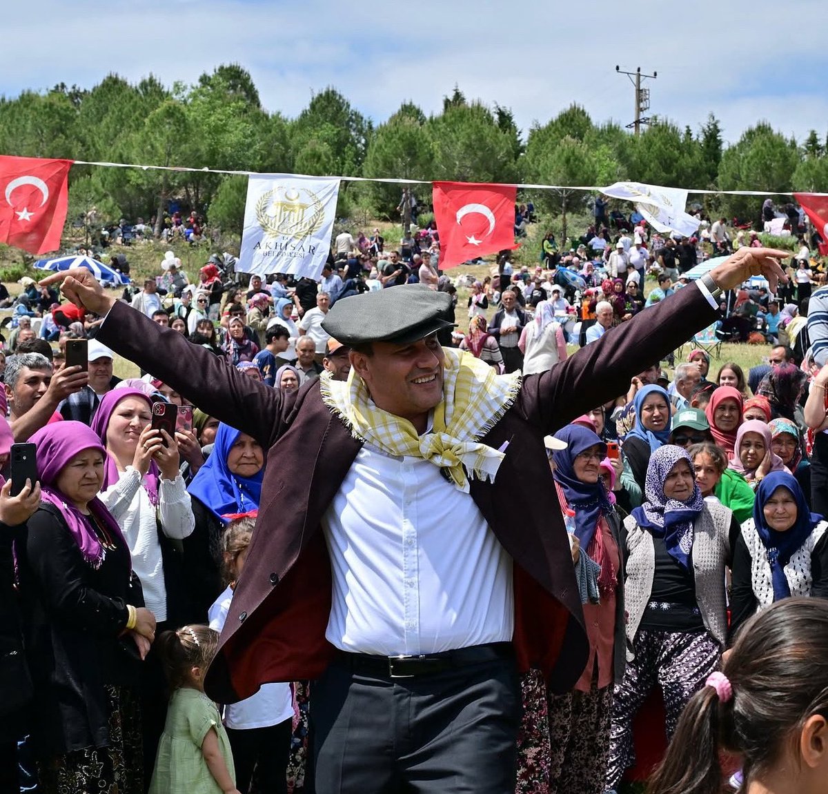 Manisa Büyükşehir Belediye Başkanı Ferdi Zeyrek’i kaybetmenin derin bir üzüntüsünü yaşıyoruz. Kendisine rahmet, ailesine ve tüm sevenlerine baş sağlığı diliyoruz. 🙏