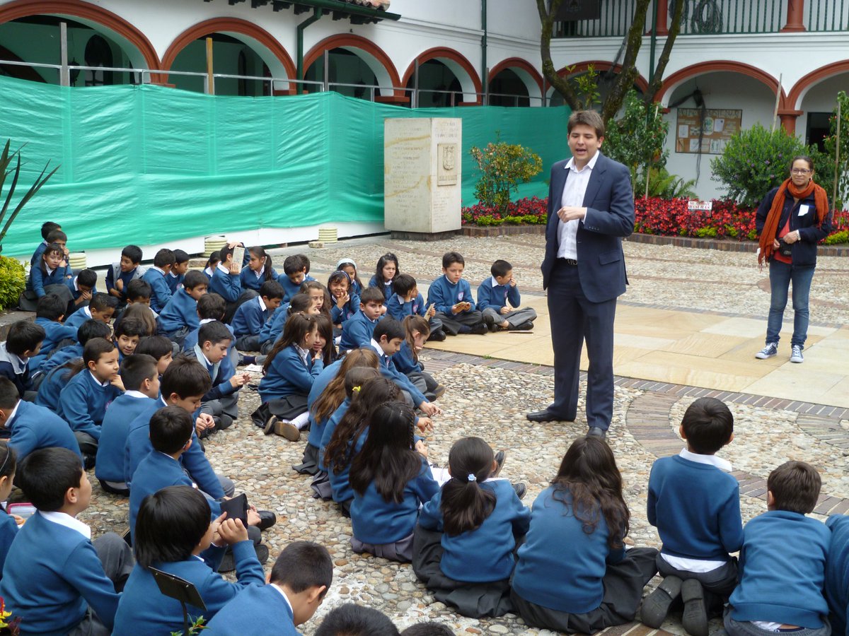ConcejoDeBogota's tweet photo. #TuCiudadTuConcejo I Con estas fotos recordamos el paso de @MiguelUribeT por el Cabildo. Concejal entre 2012-2015, se destacó por su liderazgo y gestión.

Hoy, nos unimos en rechazo a la violencia y anhelamos la pronta recuperación de un gran ser humano y político. #FuerzaMiguel https://t.co/JTFGnULcUE
