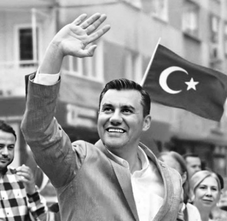 Devr-i daim olsun, yattığı yer incitmesin 😥🙏

#FerdiZeyrek