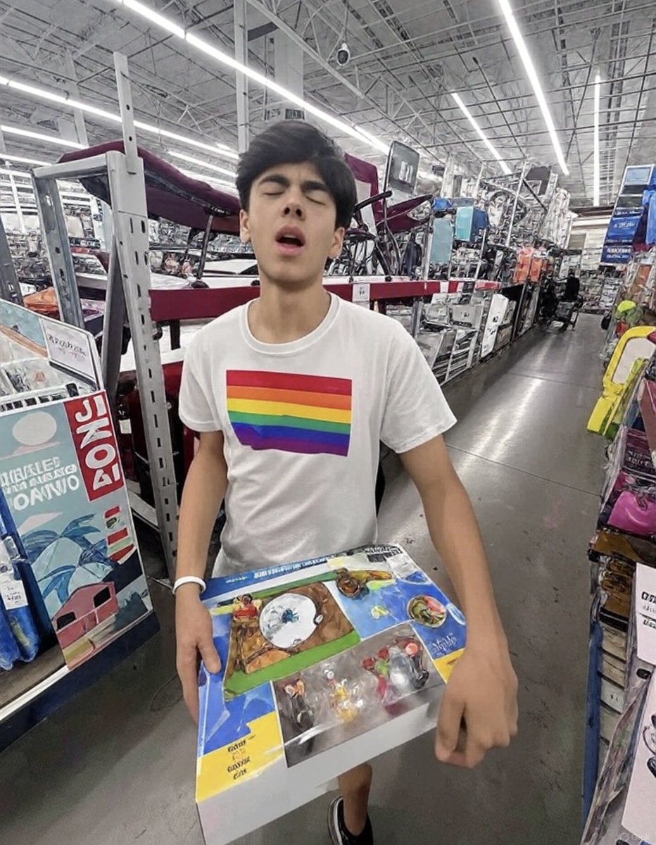 Felicidades por salir del clóset y demostrarle a la sociedad quién eres hermano, Proud of u 🏳️‍🌈