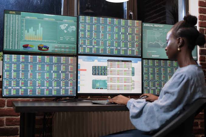 Here’s who actually gets paid in Web3: 💰
👨‍💻 Devs who ship working products, not just talk ideas
📝 Writers who can break down complex tech clearly
📈 Traders who manage risk and don’t just chase hype and FOMO
