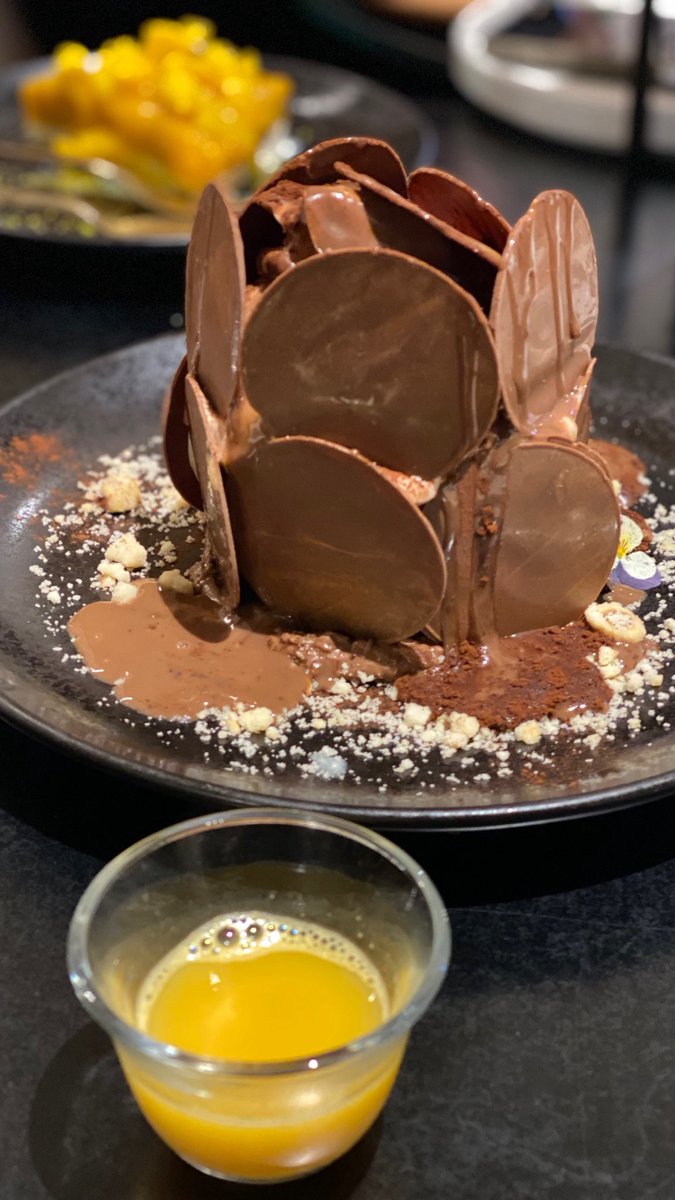 2lorm's tweet image. غلطان ياللي تنطوي كل ما ضقت
اضحك لو إن النفس فيها وفيها

تأكد إن المشكلة مسألة وقت
« بتمر ذكراها وتضحك عليها »