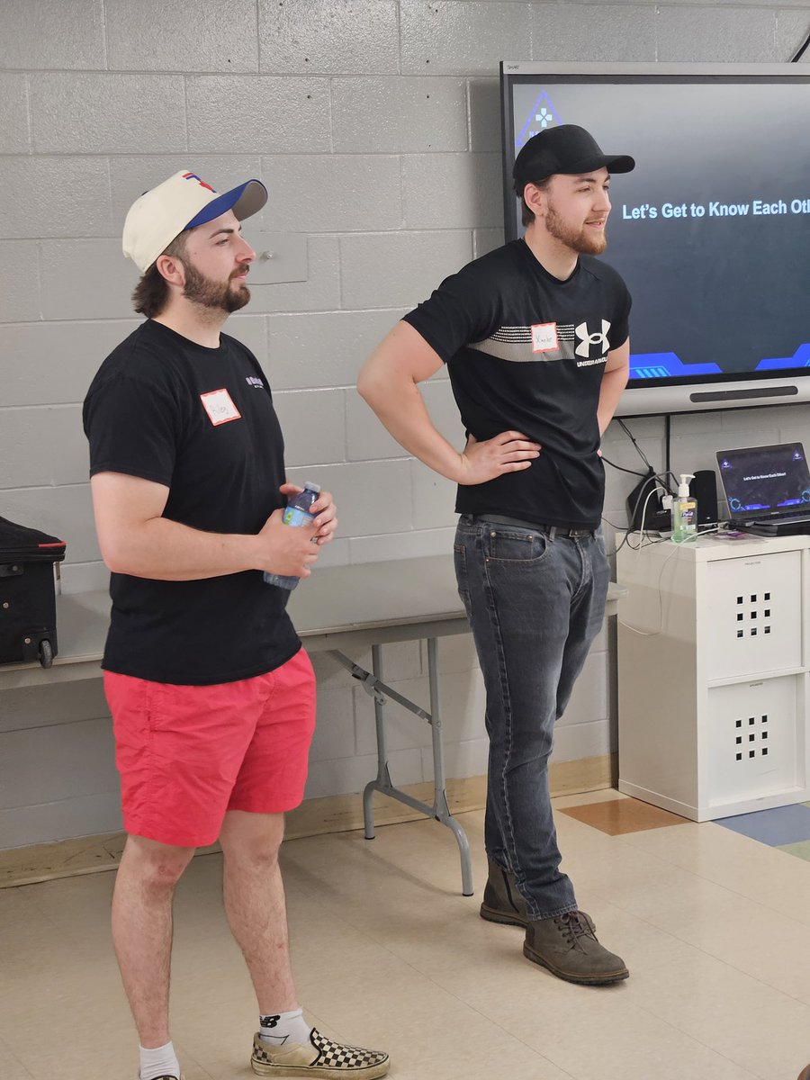 NexGen_CAN's tweet photo. An absolutely massive thanks to @eagleplacecommunity for giving us the space to host the first ever NexGen GameLab!

We began the class with a lesson on Social Awareness and Digital Responsibility, and these are just a few highlights from that engaging session.
#esports #gaming https://t.co/jXCgTisWE9