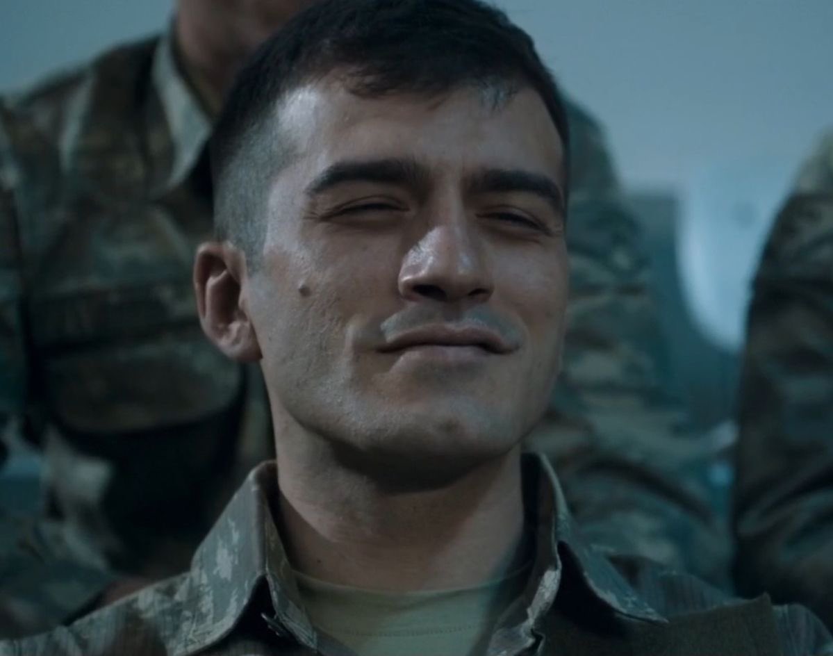 - Irkçısın, Homofobiksin, Faşistsin, Barbarsın, Canisin, Yaratıksın, Ayısın, Hayvansın

Ben: