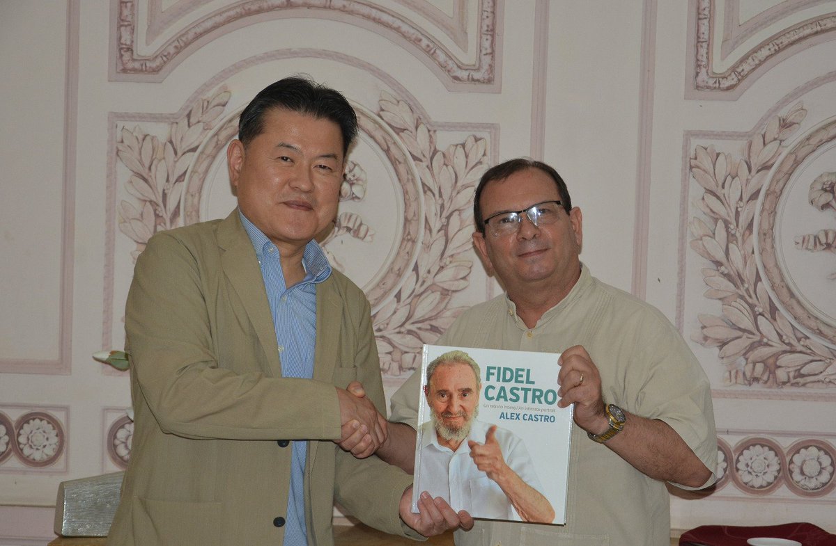 El Sr. Kyota Neguishi, Vicepresidente de la Federación Nacional de Instituciones Médicas Democráticas de Japón, fue recibido hoy en el ICAP junto a su delegación. Conceptos solidarios y humanistas en cuanto a la atención de salud, muy similares a los de #Cuba. 
#ICAP65