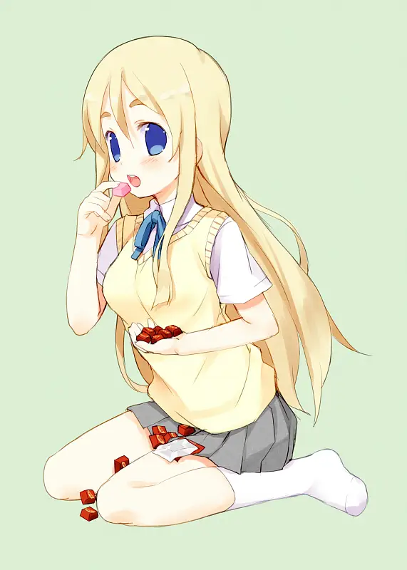 TheDoIIars's tweet image. Mugi is eating candies she's stocked up. Eat your favorite candies this month too♡ #CandyMonth♡