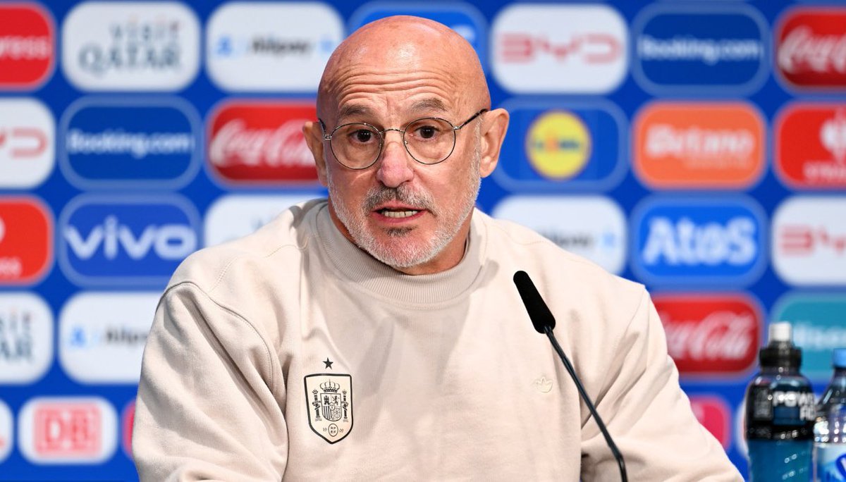 Luis De La Fuente sobre el partido de ayer:

“el partido de Nico y Lamine ha sido un marrón histórico”

“para la próxima convocatoria llamo a  Marcos (Llorente), que también se esta poniendo moreno”

“Pedro (Porro) ha estado muy verde”

-Sobre Morata:

“es un imbecil entrañable“