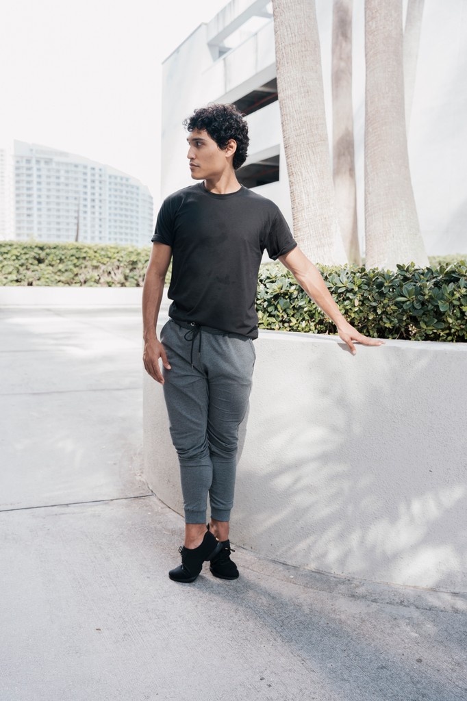 It's a Split-sole summer 🖤 Our Split-sole collection is lightweight, breathable, and ultra-flexible, perfect for your summer moves 🕺

Choose from 6 colorways at fuegodance.com/collections/sp…

#dance #fuegodance #dancesneakers #splitsole #splitsolesummer #lightweight #dancewear