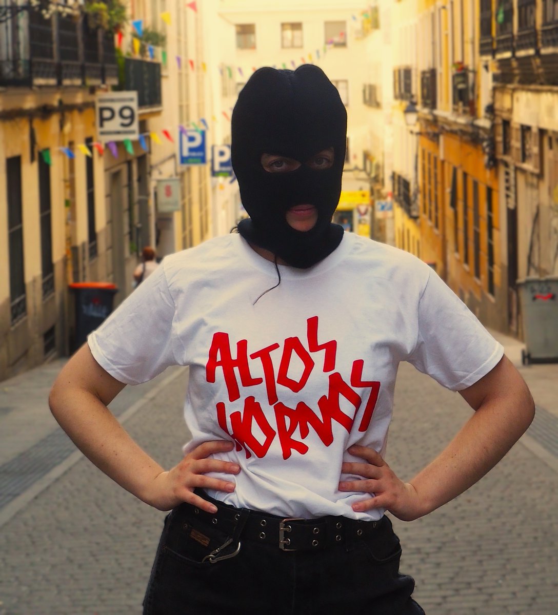 altisimoshornos's tweet image. Os habéis pulido 46 camisetas en 3 días y eran para llevar a los próximos bolos. Nos hacéis trabajar. NO QUEREMOS TRABAJAR.