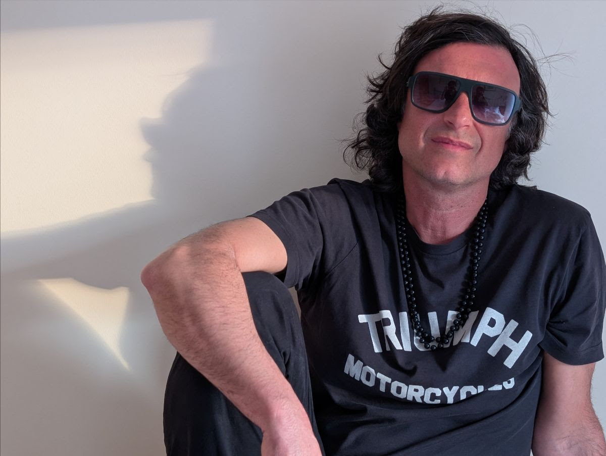 Da Loma:        𝑬𝒍 𝑹𝒆𝒆𝒏𝒄𝒖𝒆𝒏𝒕𝒓𝒐  EP + La Intrahistoria  tinyurl.com/2bd45og6 <a href="/LimboStarrMad/">*Limbo ⭐️ Starr*</a>