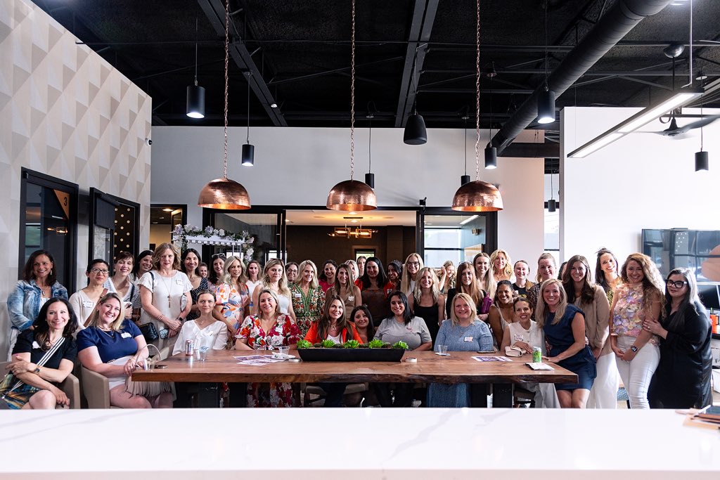 olgaschmidt_'s tweet image. I had a fantastic time at the Empowered Moms Night Out! It was great to connect with this amazing community. JoJo Dries, founder of On the Wings of Angels, inspired us, and the panel with Kate Weston, Ashley Rygalski, &amp;amp; Rachel Giordano was truly impressive.
#MotivationMonday