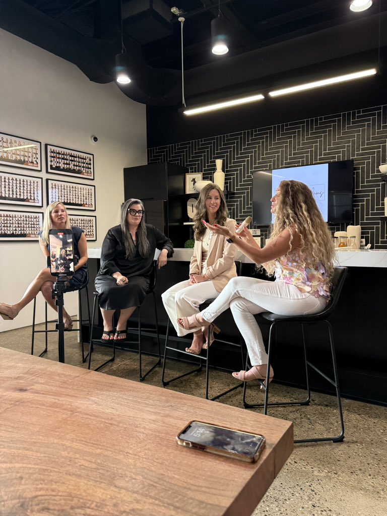 olgaschmidt_'s tweet image. I had a fantastic time at the Empowered Moms Night Out! It was great to connect with this amazing community. JoJo Dries, founder of On the Wings of Angels, inspired us, and the panel with Kate Weston, Ashley Rygalski, &amp;amp; Rachel Giordano was truly impressive.
#MotivationMonday