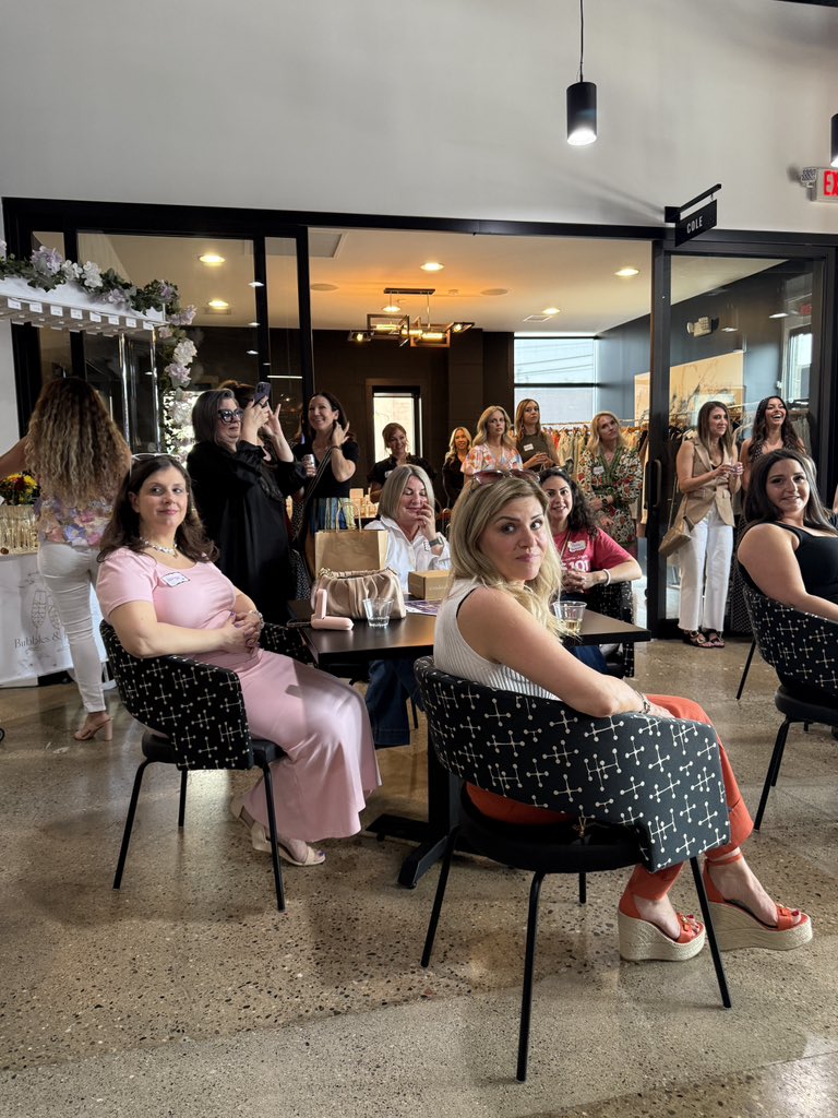 olgaschmidt_'s tweet image. I had a fantastic time at the Empowered Moms Night Out! It was great to connect with this amazing community. JoJo Dries, founder of On the Wings of Angels, inspired us, and the panel with Kate Weston, Ashley Rygalski, &amp;amp; Rachel Giordano was truly impressive.
#MotivationMonday