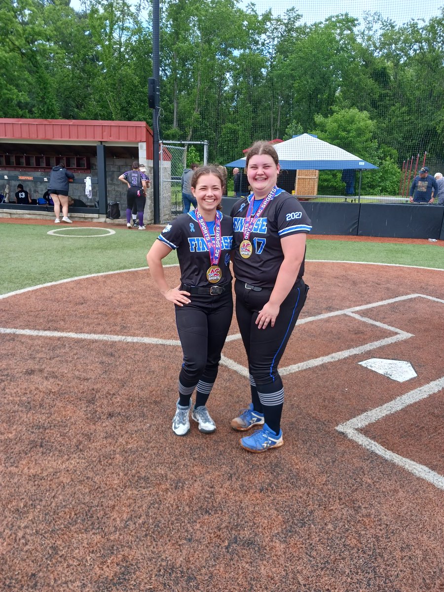 MApplegarth2027's tweet photo. 2025 Troop Tribute Champions.  I may have got the W on the mound,  it was 💯 due to this absolute rock star center feilder @MakennaLots.  Not only did she track down every fly ball to the outfield,  she secured the game with a 3 run blast. https://t.co/dkg6qXuZWo