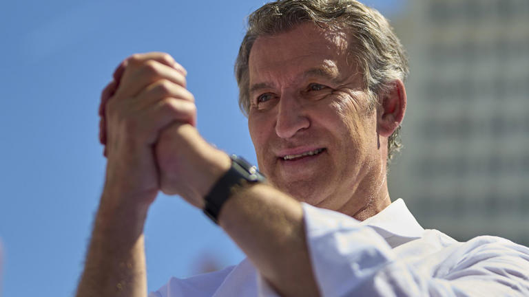 Jamás perdonaré que no se ponga de acuerdo con Abascal para librarnos de esta pesadilla...
El único culpable es usted... jamás se lo perdonaré.