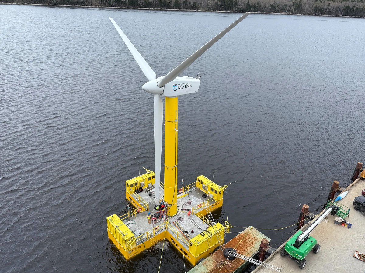 IEEESpectrum's tweet image. The U.S. Department of Energy #DoE cancelled a $12.6 million grant for a floating #windturbine off the Gulf of Maine. This is part of a larger pattern of #Trump cancelling wind energy projects across the US. 
buff.ly/q4XScxv