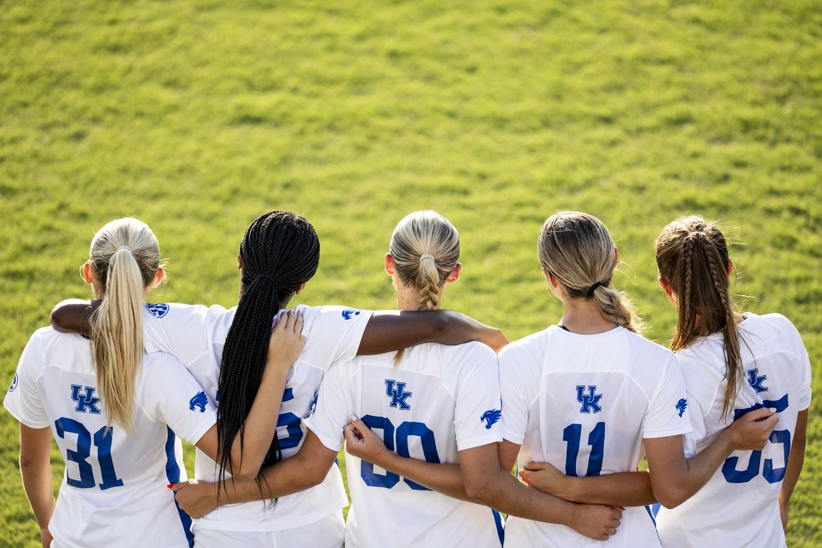 team➡️family, right in the heart of the bluegrass 💙

#WeAreUK | #RingTheBell
