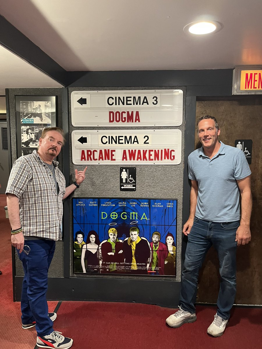 MessBucketComic's tweet image. A big thank you to jayandsokentbobsecretstash @SModcastle and @BrianCOHalloran for a really great weekend!! #messbucketcomics #brianohalloran #smodcastle #jayandailentbobssecretstash