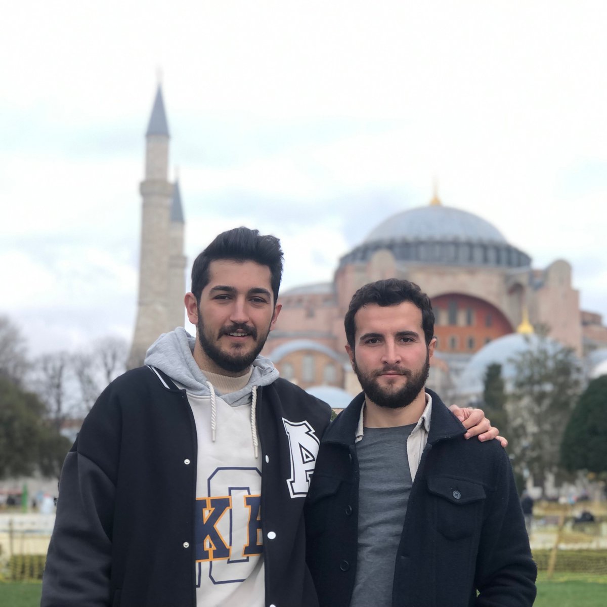 Bazı dostluklar ölümle bitmez ölümle sağlamlaşır.