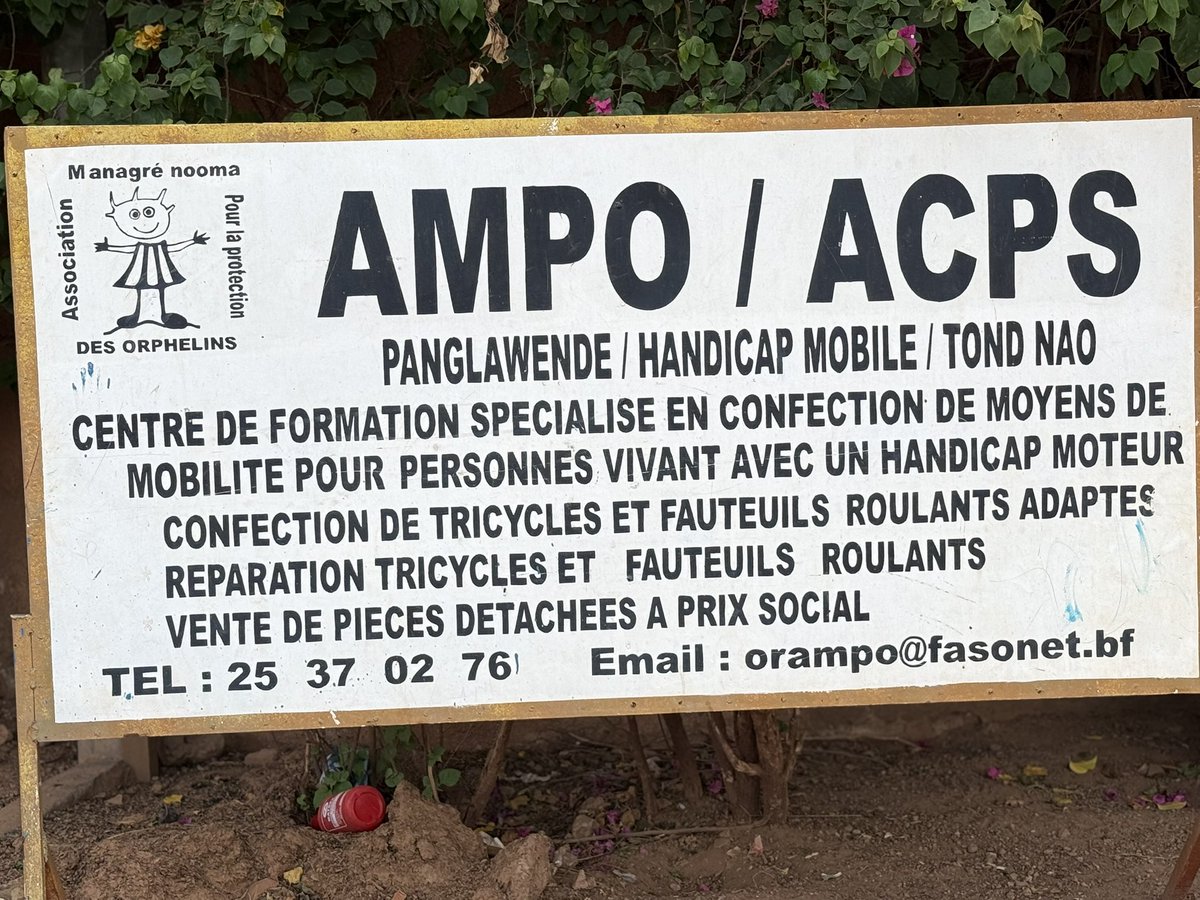 MdiOuedraogo's tweet photo. Un tour ce jour au centre de #Ampo qui fabrique des tricycles pour personnes handicapées. Vélos comme motos, on les transforme en tricycles presque gratuitement pour vous. Les produits sont fabriqués par des personnes handicapées avec une capacité de 10 tricycles montés par mois. https://t.co/m8nTc33EHd