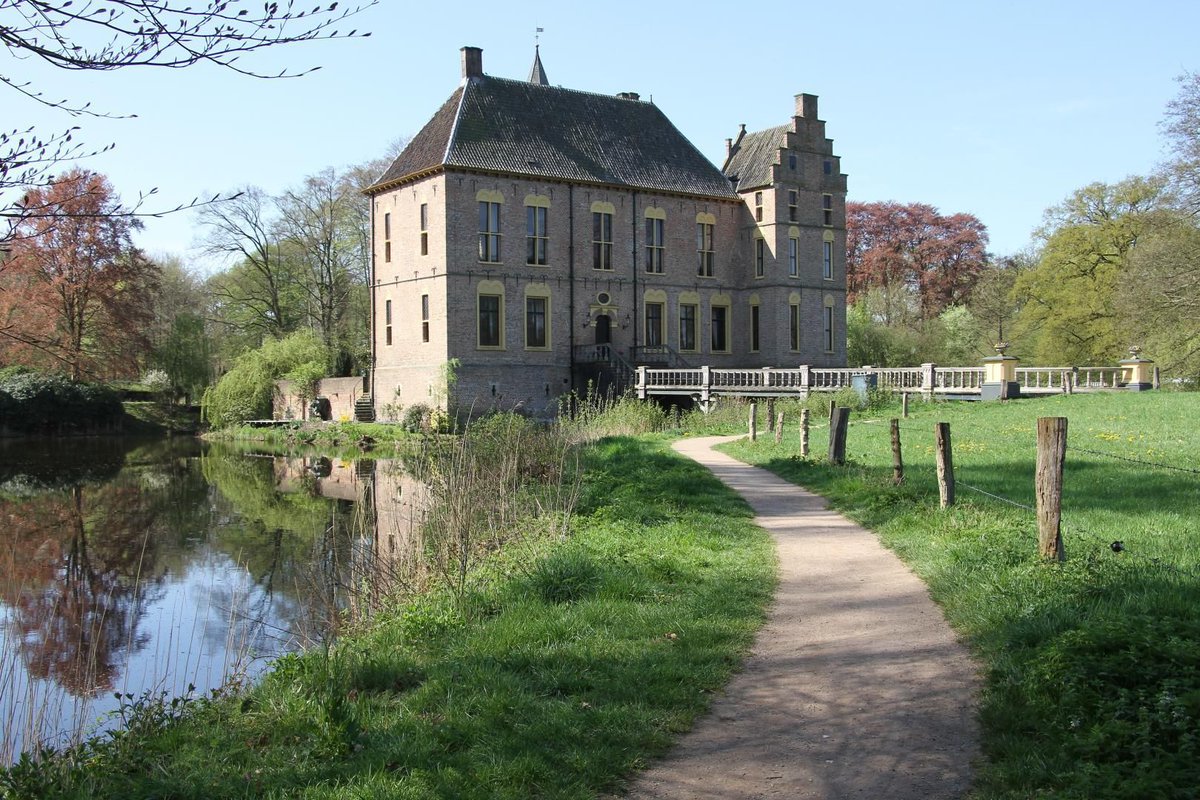 KwisvragenNL's tweet photo. #3606: Kasteel Vorden. Goed door @Sticky911 @DePlaatVandaag @ben_overbeek @BaldEagle68 @IneCox @Dalvoorde @JanJanssen1984 @kooskemper @JelleSmeets92 @RuudRTweet @FranckeTonny @tonnymooren @HerzogMark @JLSteB en @AK_Hospitality https://t.co/tJ1LMKWXvy