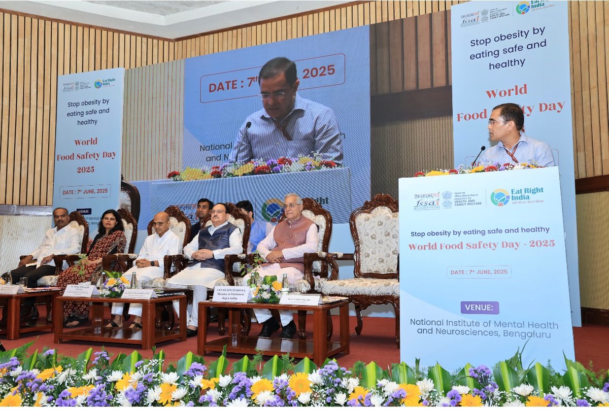DhyaniUs's tweet photo. On June 7th on occasion of World Food Safety Day at Bengaluru Hon'ble Union Minister of Health and Family Welfare Sh JP Nadda delivered address on tackling obesity &amp; launched awareness Initiative to Stop Obesity, 'Sugar &amp; Oil Boards' and an 'Eat Right Activity Book' for sch kids https://t.co/hJUCD4AQWg