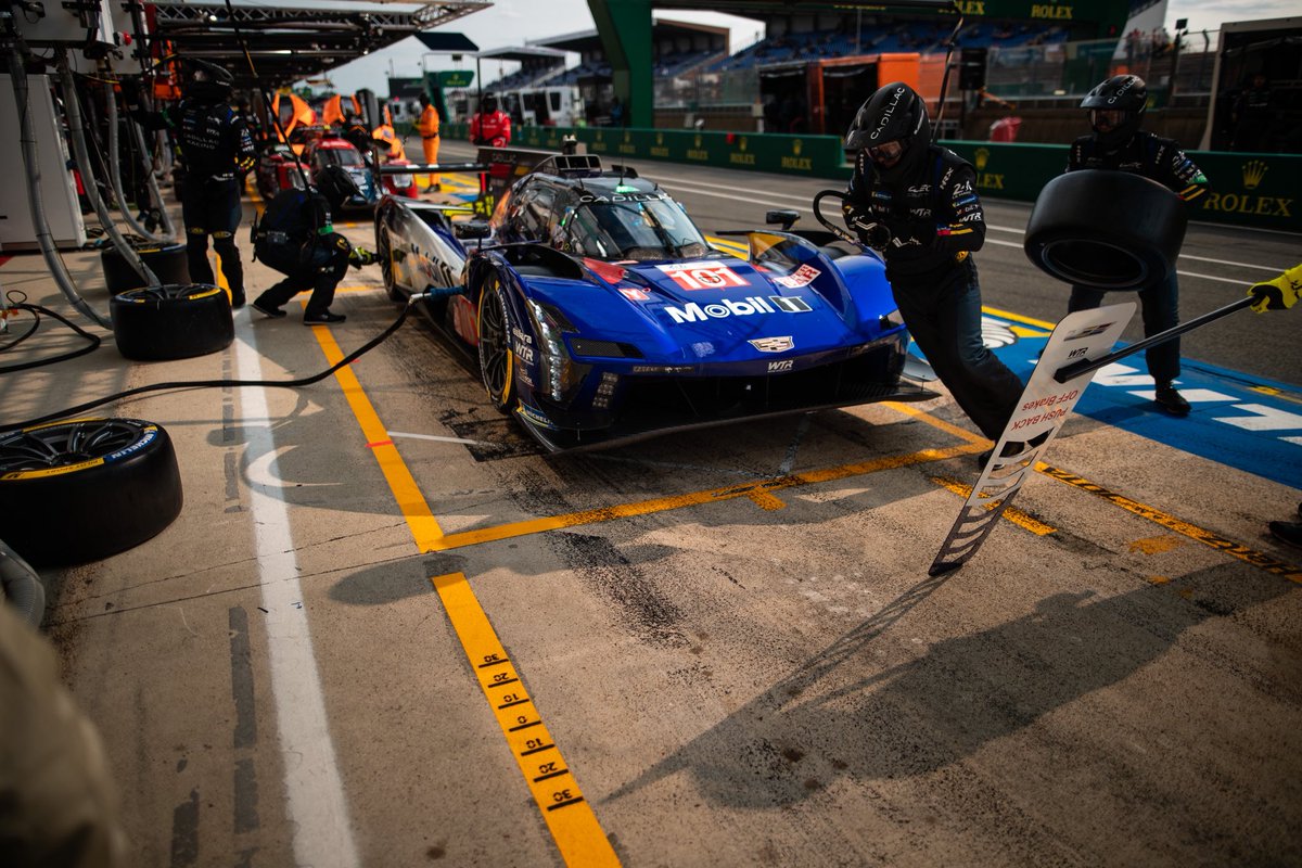 First Le Mans laps in the Cadillac. What a combo. 🇺🇸 #Cadillac #LeMans