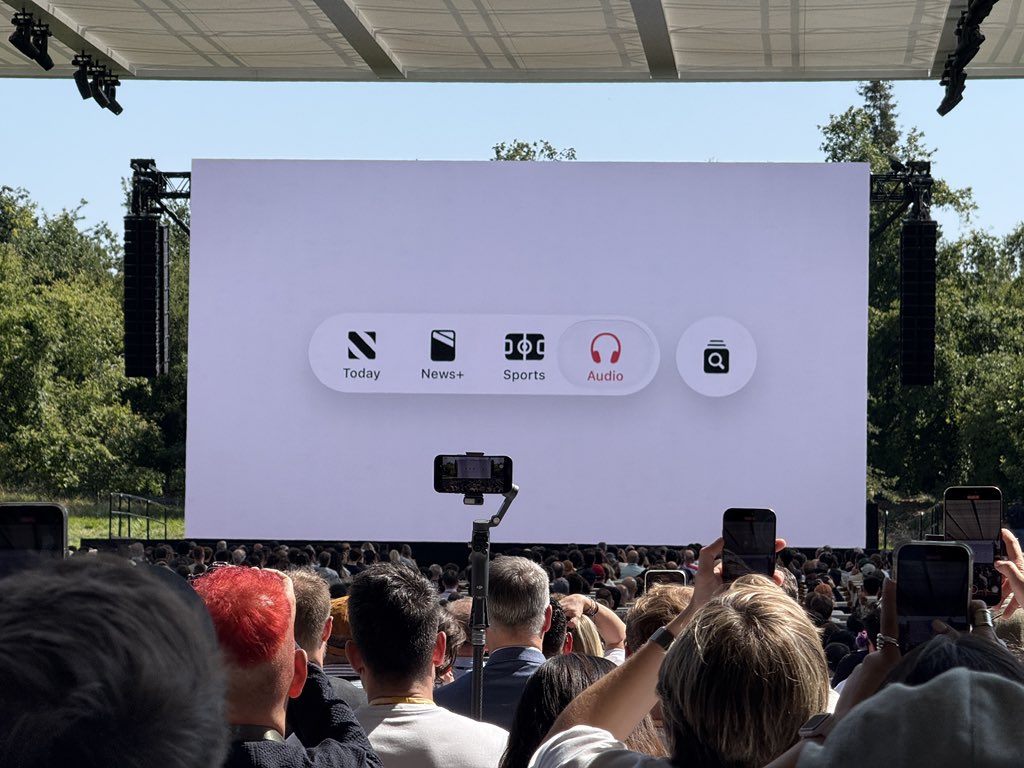 This is just so coool.
Apple is bringing the new design, finally!

#WWDC25