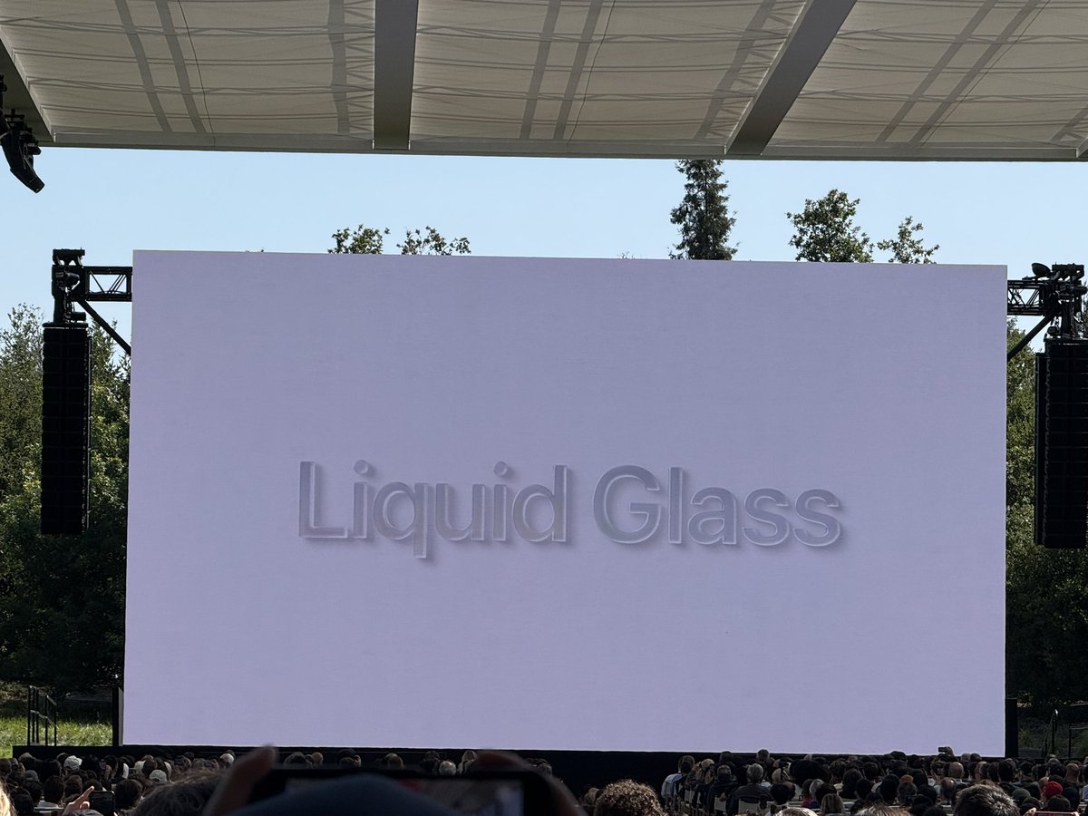 Apple ประกาศปรับดีไซน์ของ OS ทุกตัวใหม่ ซึ่งเป็นการปรับครั้งใหญ่ที่สุดในรอบ 10 ปี (ครั้งสุดท้ายที่ปรับใหญ่คือ iOS 7)

รอบนี้ปรับด้วยคอนเซ็ปต์ Liquid Glass มีความใส และลื่นไหล โค้งของทุกปุ่ม ทุกสัมผัส 

ใช้ดีไซน์อินเทอร์เฟซใหม่ทุก OS บนทุกอุปกรณ์

ชอบกันมั้ยครับ?

#WWDC25