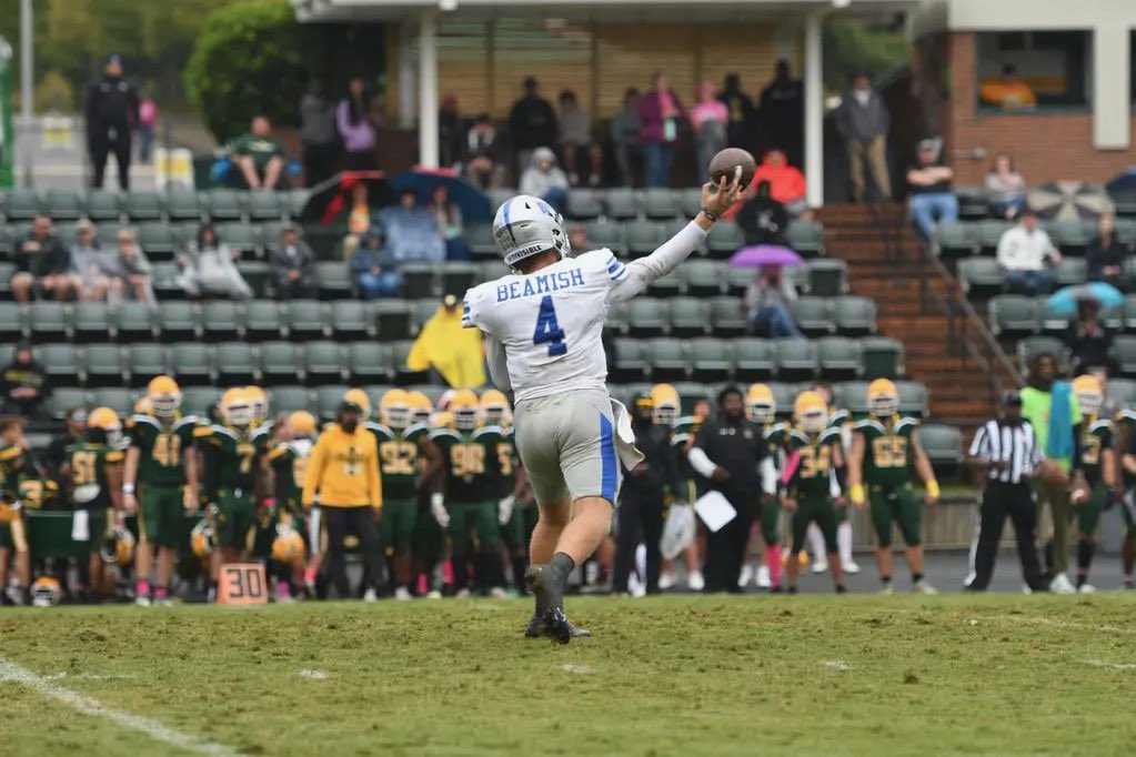 pey_jg08's tweet image. God is good all the time!!! I would like to thank @CoachOwens_12 and @BCTornados for blessing me with my first college offer!!!
@CoachRyanCole @ChapinFB @ballcoach1986