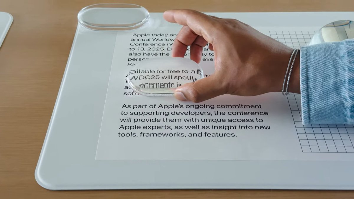 hckmstrrahul's tweet image. Well thank you Apple, I don&apos;t know how to recreate &apos;Liquid&apos; Glass on Figma. 😵‍💫
#WWDC25