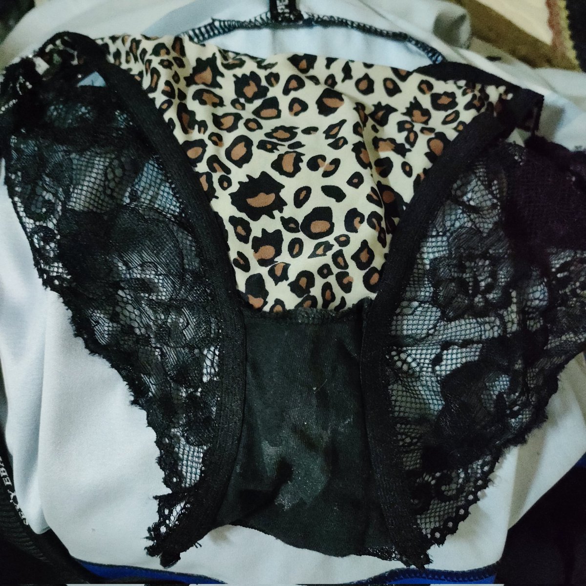 สนใจสอบถามได้นะ ราคาเบาๆ
หอมแน่นอน มีรูปตอนใส่ให้ด้วย
