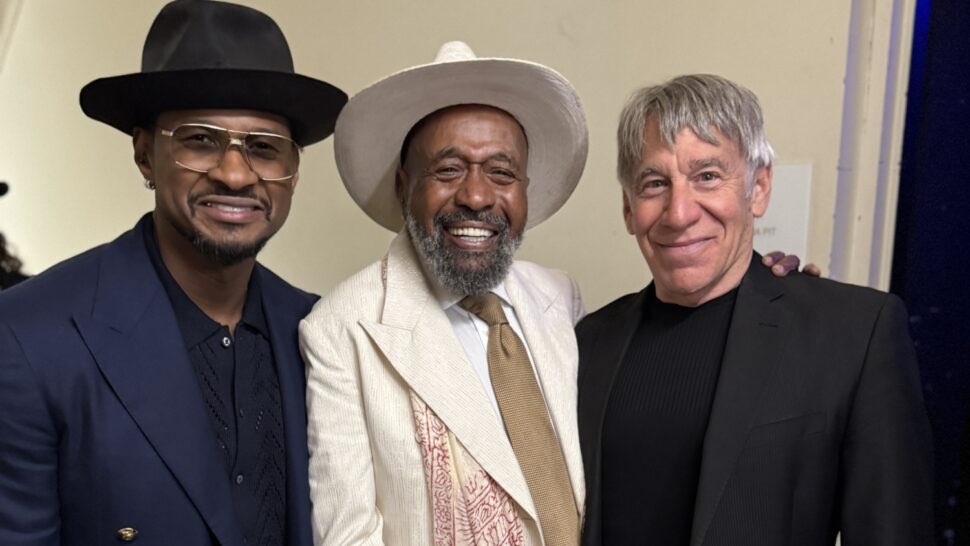 BenVereen's tweet image. Photo by Roy Goldberg at @playbill 📸: @Usher , @BenVereen , and Stephen Schwartz. @ChitaAwards 🙏🏾