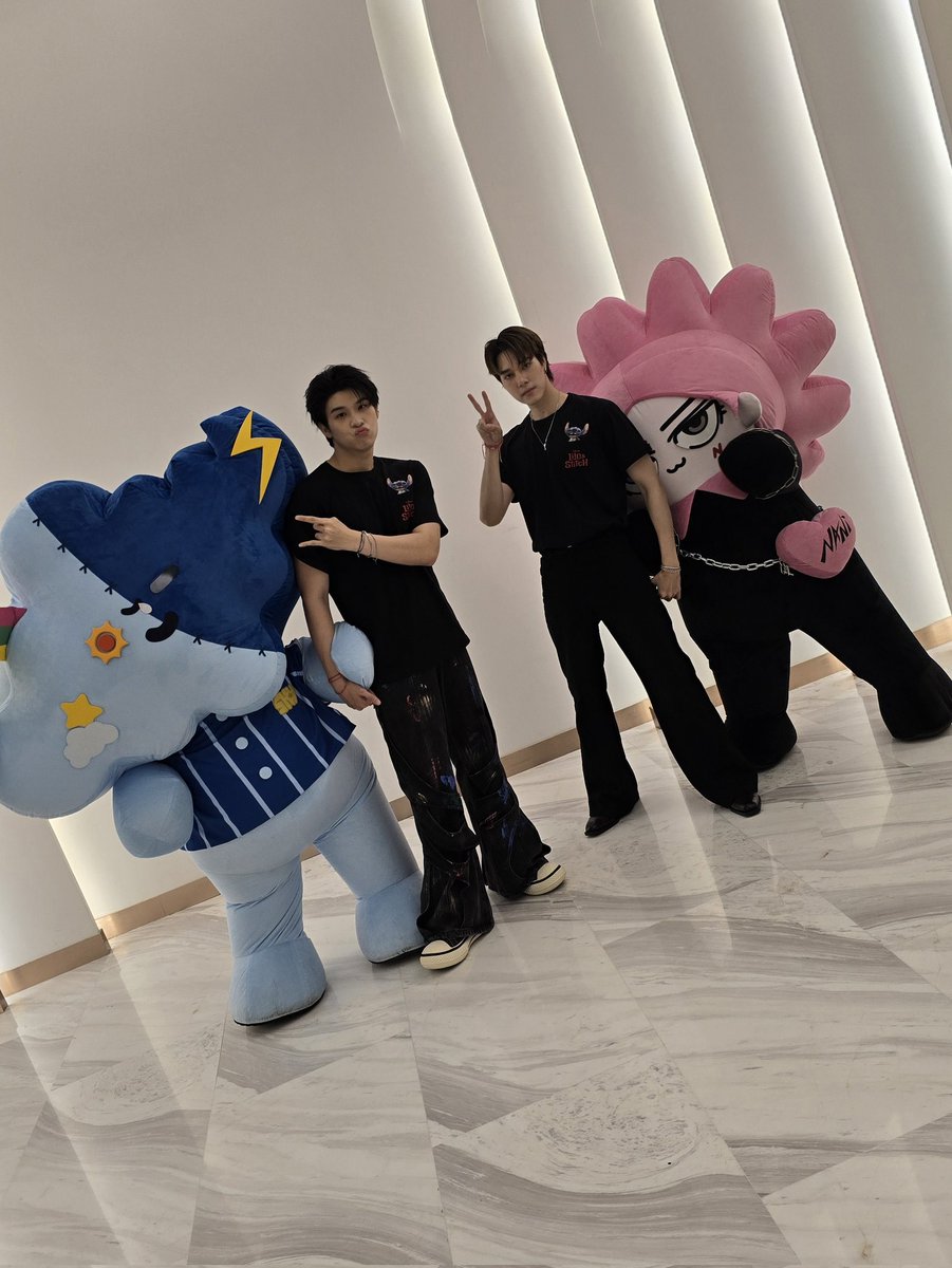 smyle_GMMTV's tweet photo. OHANA 🩵🩷

SKYNANI WITH LILO AND STITCH 
#SFxSkyNani  
#SFxSmyleNeona 
#SFxLiloAndStitch 
#SMYLE
#NEONA https://t.co/oglAnDwzA6