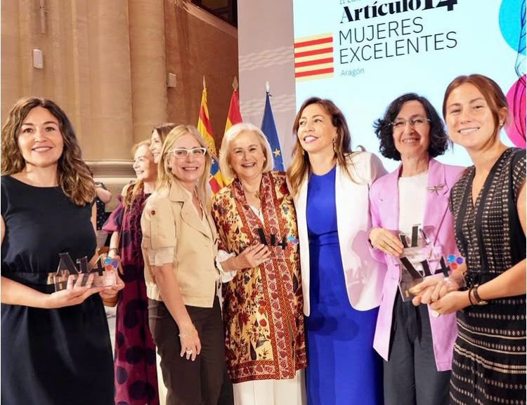 Todo un orgullo que nuestra presidenta, Virginia Gálvez, haya recibido el premio, Mujeres Excelentes, de la revista <a href="/articulo14_es/">Artículo 14</a> de la mano del presidente de Aragón, Jorge Azcón.