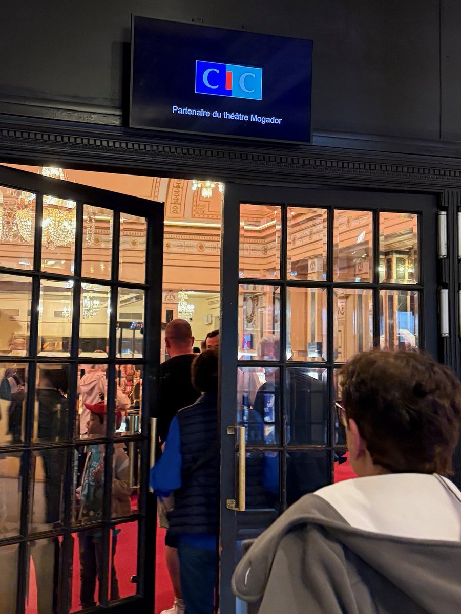 Daniel Baal (@baaldaniel) on Twitter photo Grâce au partenariat entre le <a href="/cic/">CIC</a> et le <a href="/MogadorTheatre/">Théâtre Mogador</a> , plus de 40 enfants suivis par le <a href="/SecoursPop/">Secours populaire</a> et les <a href="/AAuteuil/">Apprentis d'Auteuil</a> ont été invités par la <a href="/FondationCMAF/">Fondation Crédit Mutuel Alliance Fédérale</a> à assister au spectacle LE ROI LION.
Pour beaucoup d’entre eux, enfants suivis par l’aide sociale à l’enfance ou mineurs Grâce au partenariat entre le <a href="/cic/">CIC</a> et le <a href="/MogadorTheatre/">Théâtre Mogador</a> , plus de 40 enfants suivis par le <a href="/SecoursPop/">Secours populaire</a> et les <a href="/AAuteuil/">Apprentis d'Auteuil</a> ont été invités par la <a href="/FondationCMAF/">Fondation Crédit Mutuel Alliance Fédérale</a> à assister au spectacle LE ROI LION.
Pour beaucoup d’entre eux, enfants suivis par l’aide sociale à l’enfance ou mineurs