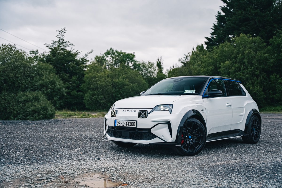 CarzoneIE's tweet image. Alpine has officially launched in Ireland and they invited us out to Mondello Park to check out the Alpine A290 on Irish roads and to experience the A110 S on track.
Definitely helped us get over those Monday Blues.💙
#Alpine #A110 #A290