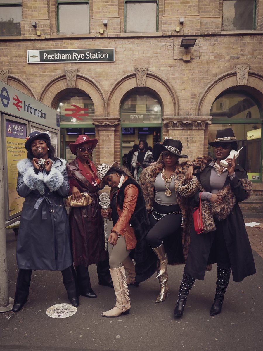adisaolashile's tweet photo. I photographed Peckham Pimps https://t.co/KhIJV9VNFR