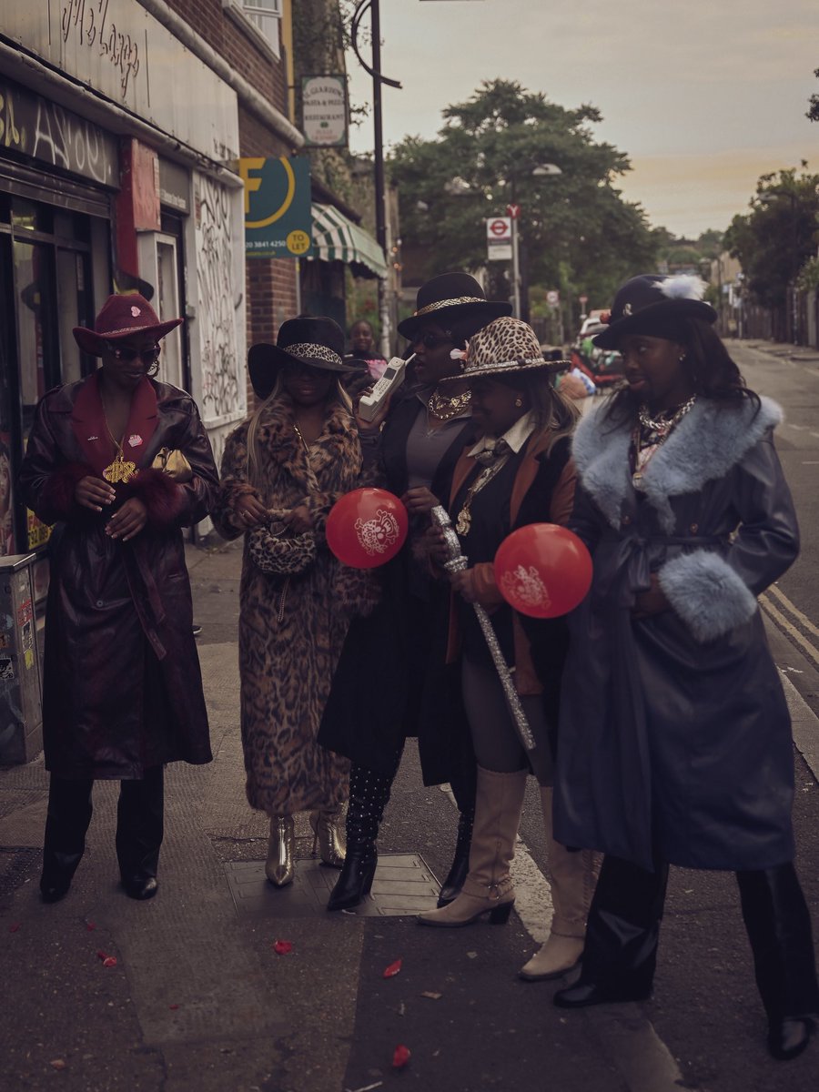 adisaolashile's tweet photo. I photographed Peckham Pimps https://t.co/KhIJV9VNFR