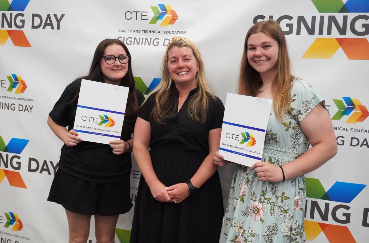 Congratulations to Queensbury seniors Morgan Guilder, Noel Daly and Kayla Hoffman, who made their decision to enter the workforce at the WSWHE Career and Technical Education Signing Day! 🎓 Read more at: queensburyschool.org/article/2260814 ⭐
#qufsd #QUFSD #queensburyhighschool