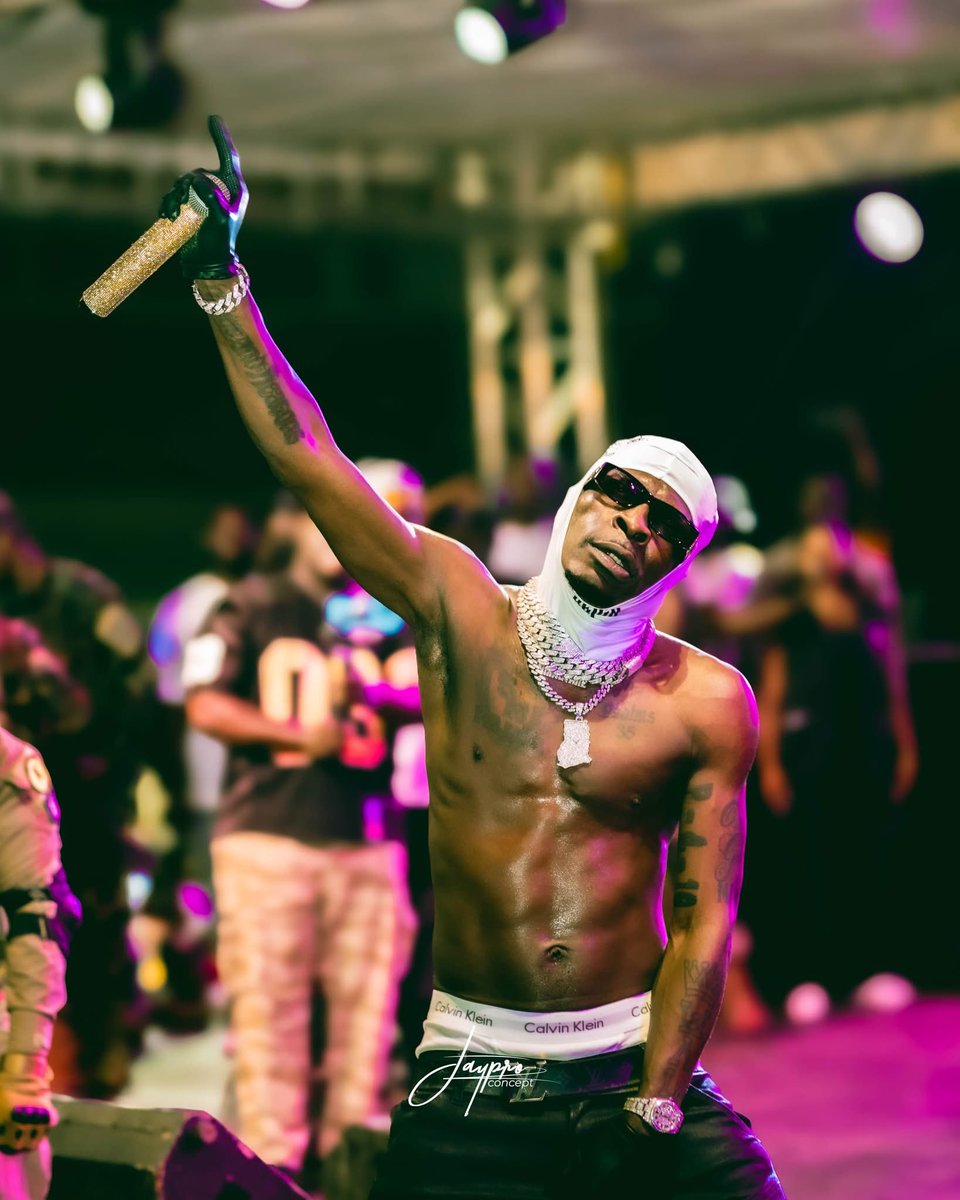 One Man Standing 🧍‍♂️ 

SHATTA WALE needs to be studied in schools. He has achieved everything in Music?

1. Awards 🥉 &amp; Fame 
2. Money  💰 
3. Biggest collaborations (Beyonce &amp; Vybz Kartel)
4. Mansions 
5. Luxury cars 🚘 

Bonus; MAALI (wife)🤣
#SHAXIGHANA #SHAXI