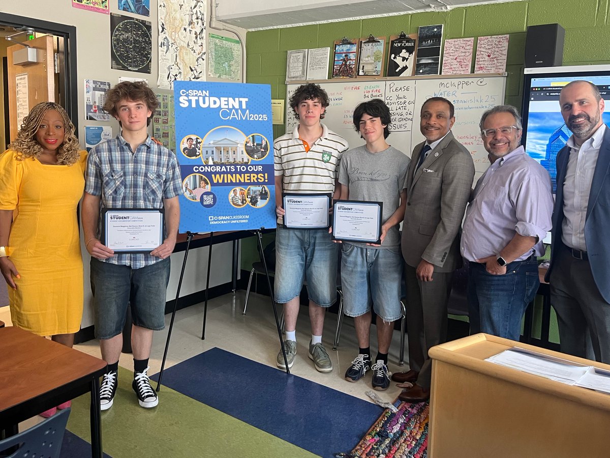 StudentCam's tweet image. Thank you to @PHLschools, @ComcastPhillyNJ @GovernorShapiro, and @CouncilmemberJG for helping us to recognize teacher Michael Clapper and his prize-winning students from Science Leadership Academy in Philadelphia. Outstanding work!