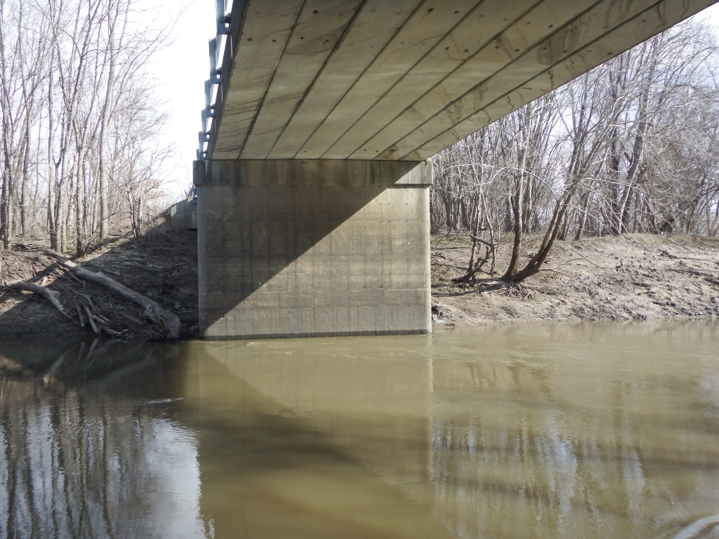 Nearly 35% of Illinois bridges use precast, prestressed beams—but once cracked, their strength is hard to gauge.

An IDOT-backed study shows how transverse cracks affect capacity, guiding safer load-rating practices.

Read more: tinyurl.com/4z7nxy9f

#ICT #IDOT #BridgeSafety