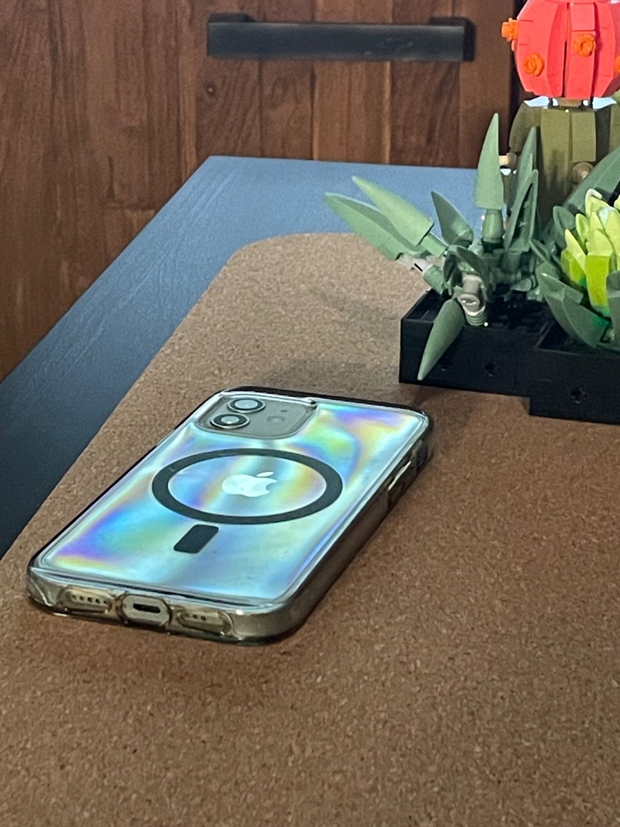 dennush's tweet image. the back of my iphone already has ios 26 #WWDC25