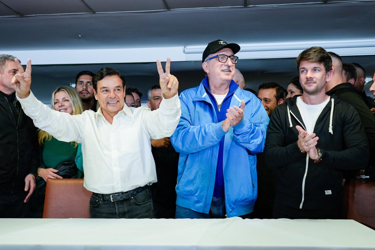 A los misioneros que nos acompañaron con su voto, gracias.

Y a quienes no lo hicieron muchísimas gracias también, porque eso nos hará redoblar nuestro esfuerzo

A todo el equipo de trabajo que hizo posible que recorriéramos toda la provincia, el mayor de nuestros reconocimientos