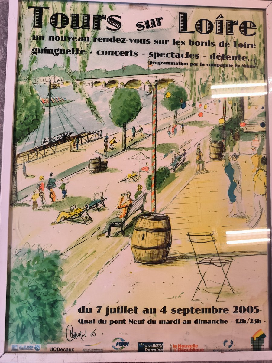 101Rfl's tweet image. [Emission Parlons-Zen] TOURS SUR LOIRE a 20 ans ! Si l’arrivée d’une guinguette à Tours remonte à 20 ans alors nous pouvons la fêter. Regarder un coucher de soleil sur un fleuve, c'est gratuit ! Cela ne se fait-il pas partout dans le monde ?