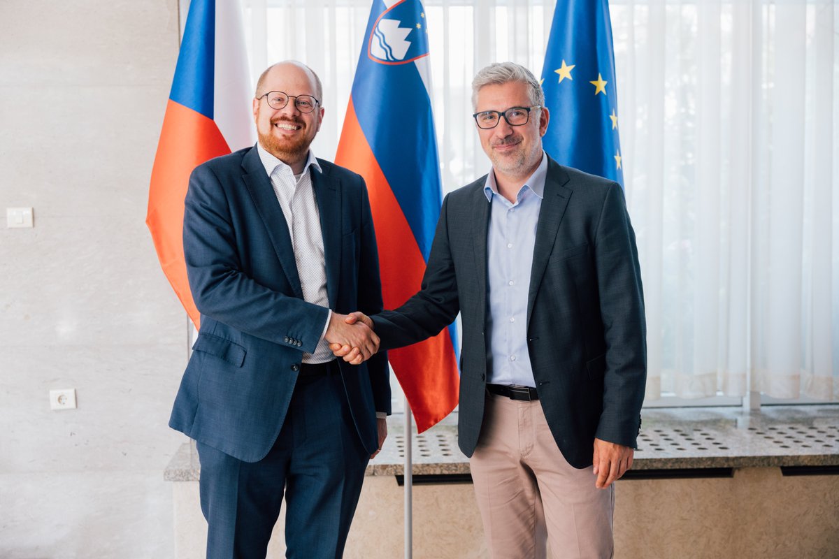 MFEA Slovenia (@mzez_rs) on Twitter photo Državni sekretar <a href="/markostucin/">Marko Stucin</a> je opravil politične konzultacije z namestnikom 🇨🇿 MZZ <a href="/EduardHulicius/">Eduard Hulicius</a> . Potrdila sta dobre bilateralne odnose med 🇸🇮 in 🇨🇿 ter se zavzela za krepitev gospodarskega sodelovanja. V pogovoru sta se dotaknila tudi delovanja #EU in njene širitve na Državni sekretar <a href="/markostucin/">Marko Stucin</a> je opravil politične konzultacije z namestnikom 🇨🇿 MZZ <a href="/EduardHulicius/">Eduard Hulicius</a> . Potrdila sta dobre bilateralne odnose med 🇸🇮 in 🇨🇿 ter se zavzela za krepitev gospodarskega sodelovanja. V pogovoru sta se dotaknila tudi delovanja #EU in njene širitve na